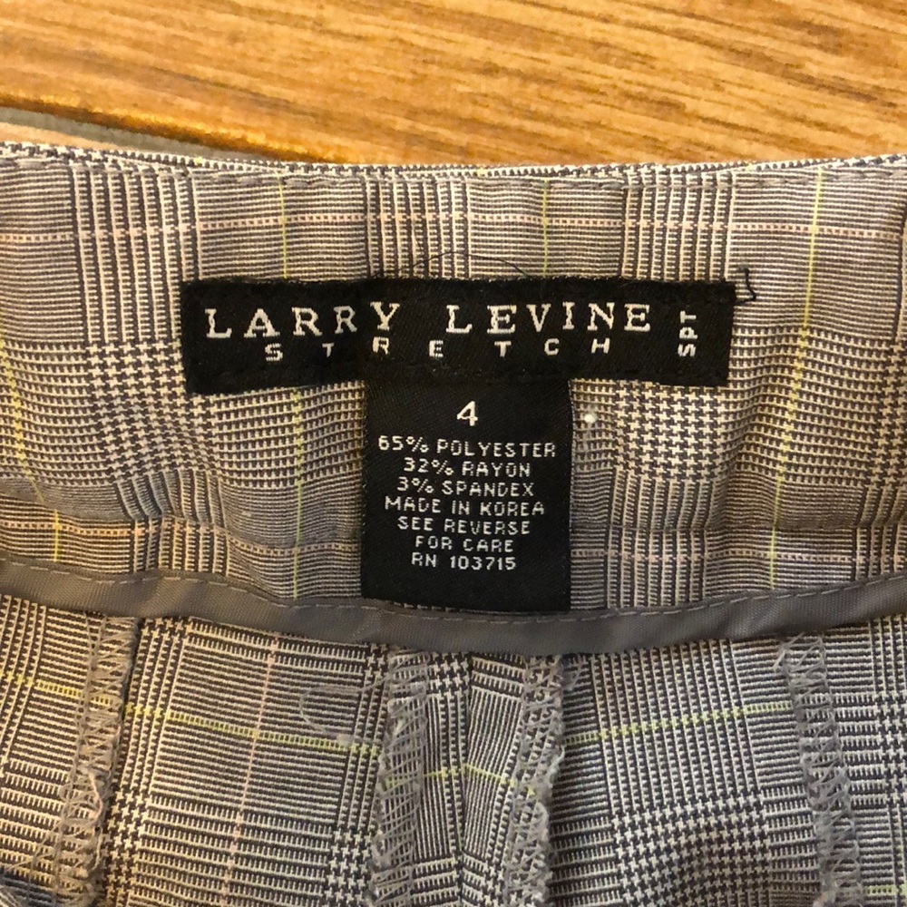 Larry Levine stretch size 4 shorts - Picture 4 of 4